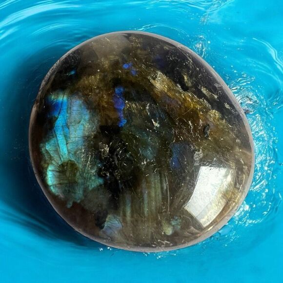 Labradorite Crystal Round‎ Palmstone (1) - Picture 1 of 11